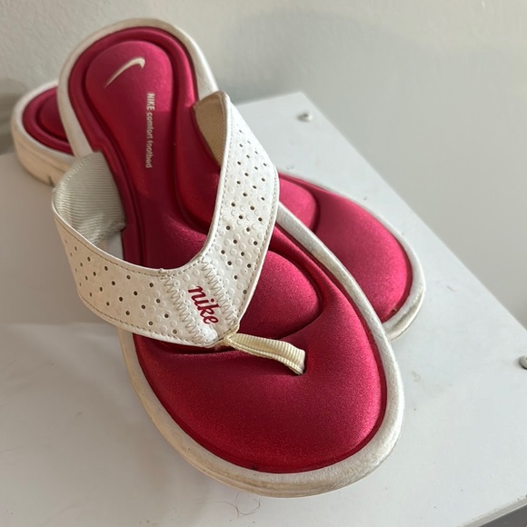 Nike White and Pink Sporty Sandals - Picture 2 of 2